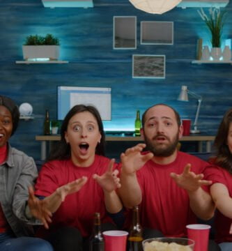 CarnaScore.com: Sua Chave para Acompanhar os Jogos de Hoje e Estatísticas de Jogos de Futebol ao Vivo 3 assistindo futebol