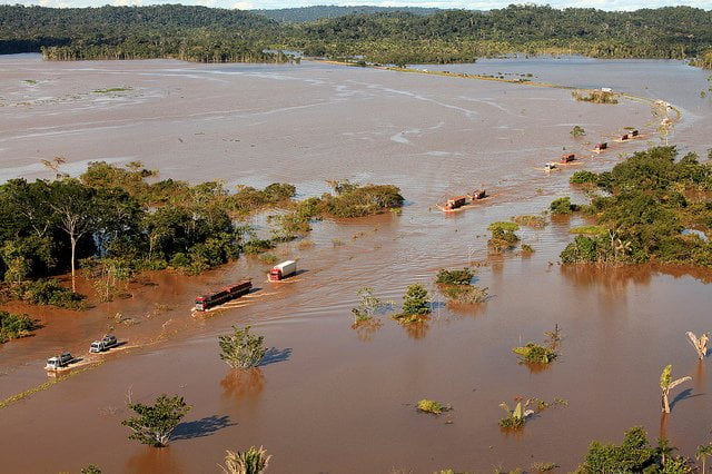 Águas Turbulentas, Consequências Mortais: Uma Análise Profunda dos Riscos à Saúde em Caso de Inundações 3 Impactos no Meio Ambiente